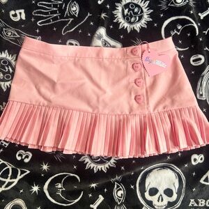 Sugar Thrillz pink pleated mini skirt with heart buttons // SIZE MEDIUM